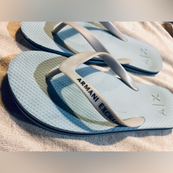 ARMANI EXCHANGE FLIP FLOPS SIZE 10 (doesn't have to be a size bigger) - Picture 2 of 4